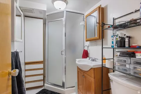 Bath - 420 E 600 S, Payson, UT 84651 photo 1 of 2