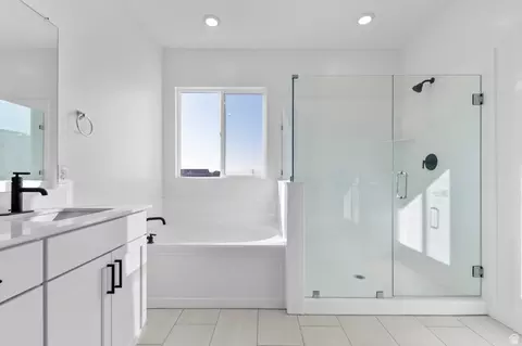 Bath - 1261 E Talmage Ln #59, Logan, UT 84341 photo 2 of 3