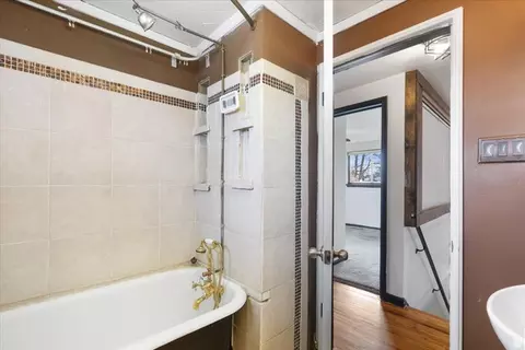 Bath - 1533 S 200 E, Orem, UT 84058 photo 2 of 3