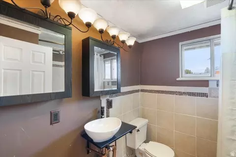 Bath - 1533 S 200 E, Orem, UT 84058 photo 1 of 3