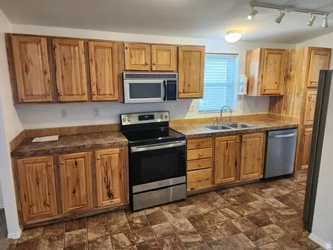 155 S 1200 W #6, Orem, UT 84058 photo 2