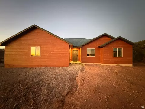 16 E Pioneer Dr, Moab, UT 84532