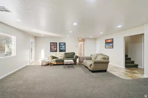 Living - 1025 N Ruby Pl, Washington, UT 84780 photo 2 of 2