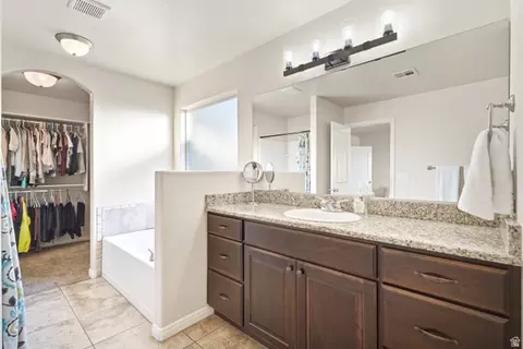 Bath - 1025 N Ruby Pl, Washington, UT 84780 photo 1 of 4