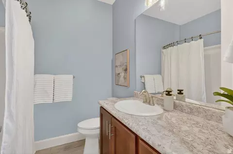 Bath - 1222 W 190 N, Mapleton, UT 84664 photo 1 of 5