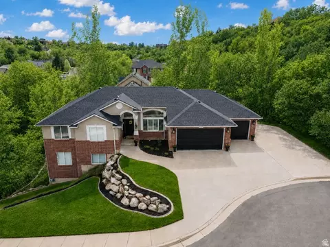 1907 N Bridge Ct, Layton, UT 84040