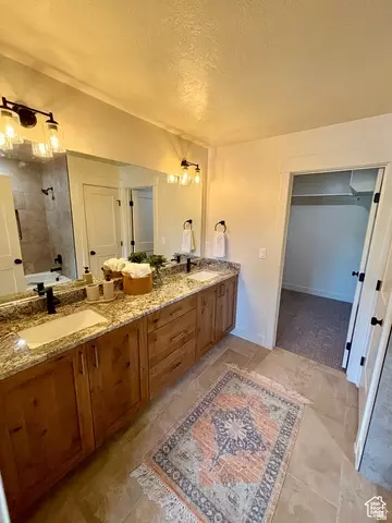 Bath - 421 E White Sands Way #D, Orderville, UT 84758 photo 1 of 3