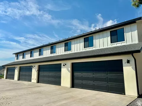 Exterior - 421 E White Sands Way #D, Orderville, UT 84758 photo 3 of 4