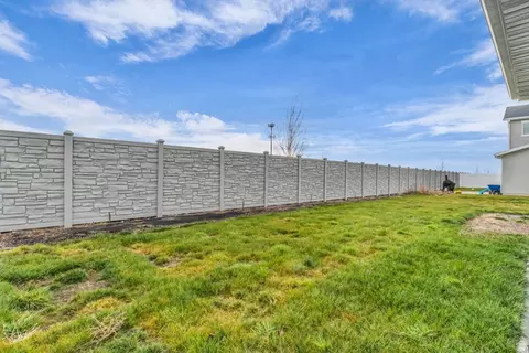 Exterior - 2811 S 2425 W, Syracuse, UT 84075 photo 4 of 6