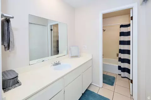 Bath - 5321 S 580 E #F, Murray, UT 84107 photo 2 of 3