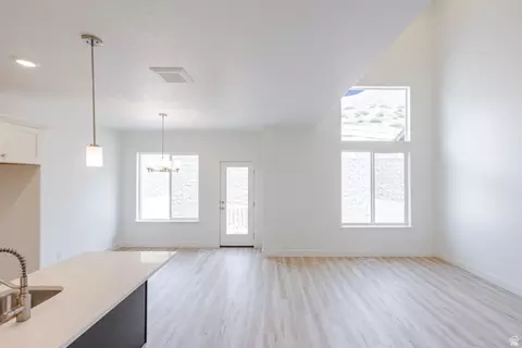 Living - 5209 S Acacia Dr #702, Mapleton, UT 84664 photo 2 of 2