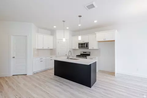 Kitchen - 5209 S Acacia Dr #702, Mapleton, UT 84664 photo 2 of 4