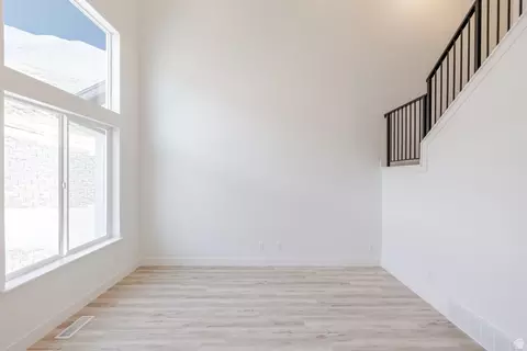 Living - 5209 S Acacia Dr #702, Mapleton, UT 84664 photo 1 of 2