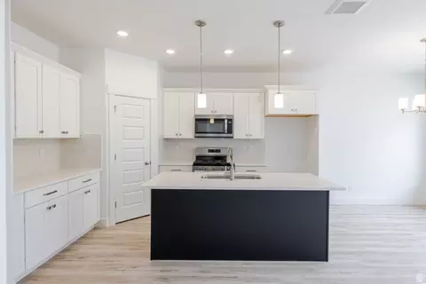 Kitchen - 5209 S Acacia Dr #702, Mapleton, UT 84664 photo 1 of 4