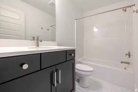 Bath - 5209 S Acacia Dr #702, Mapleton, UT 84664 photo 2 of 2