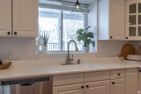 Kitchen - 1045 Fox Farm Rd, Logan, UT 84321 photo 3 of 7