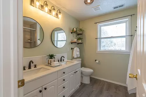 Bath - 1045 Fox Farm Rd, Logan, UT 84321 photo 4 of 8