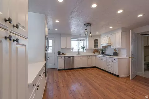 Kitchen - 1045 Fox Farm Rd, Logan, UT 84321 photo 5 of 7