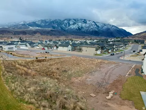 6056 N Timpanogos Ln #221, Mountain Green, UT 84050
