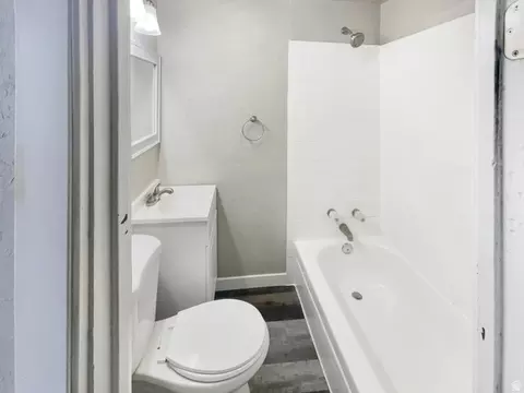 Bath - 2865 Pingree Ave, Ogden, UT 84401 photo 1 of 2