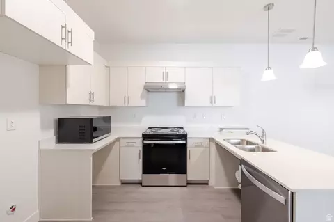 Kitchen - 4668 S Olive Ave #T101, Mapleton, UT 84664 photo 3 of 3