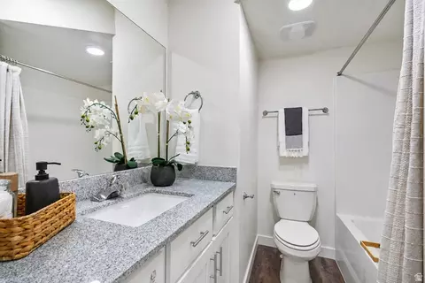 Bath - 445 W 950 S, Ogden, UT 84404 photo 2 of 3
