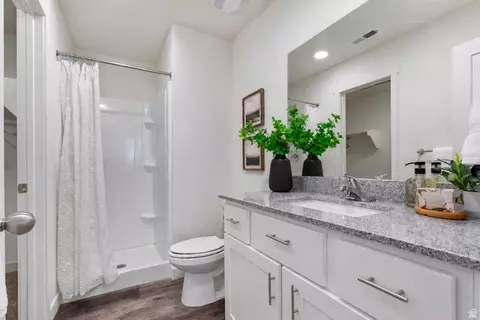 Bath - 445 W 950 S, Ogden, UT 84404 photo 3 of 3