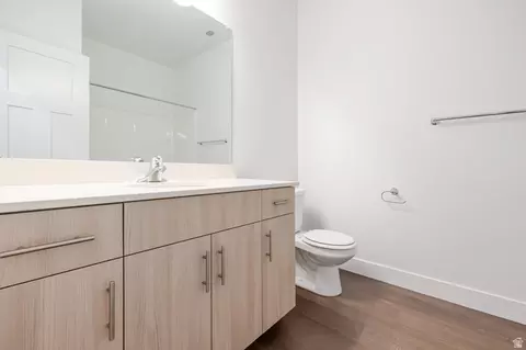 Bath - 4668 S Olive Ave #T304, Mapleton, UT 84664 photo 1 of 2