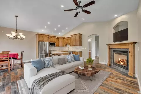 341 Edgemont Dr S, North Salt Lake, UT 84054