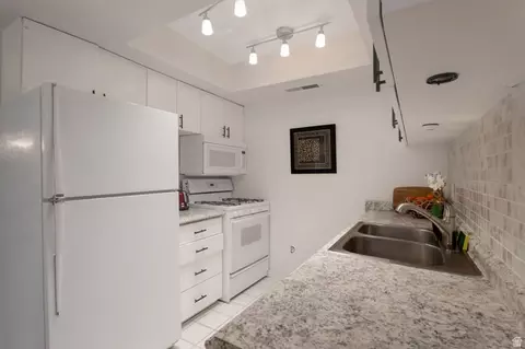 Kitchen - 875 E Arrowhead Ln #42, Murray, UT 84107 photo 2 of 2