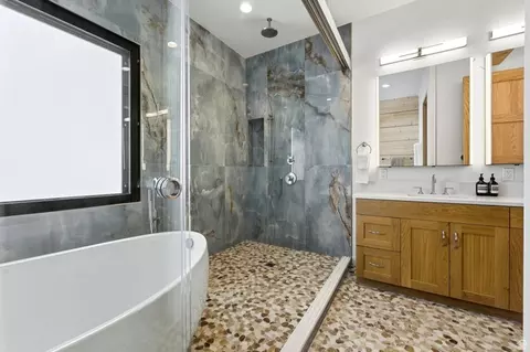 Bath - 8526 E Overlook Dr, Eden, UT 84310 photo 1 of 11