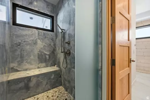 Bath - 8526 E Overlook Dr, Eden, UT 84310 photo 6 of 11