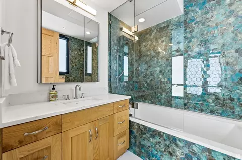 Bath - 8526 E Overlook Dr, Eden, UT 84310 photo 7 of 11