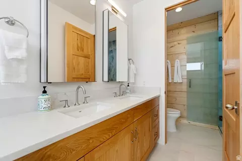 Bath - 8526 E Overlook Dr, Eden, UT 84310 photo 5 of 11