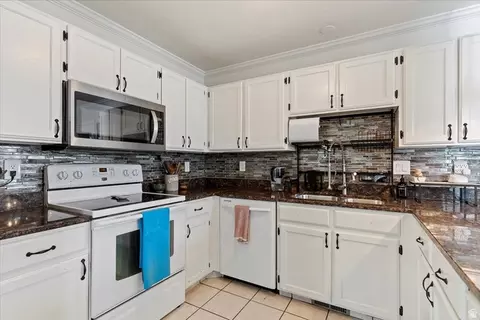 Kitchen - 1545 E 975 N, Layton, UT 84040 photo 2 of 2