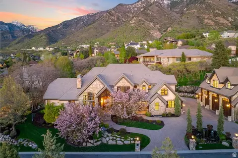 18 Snow Forest Ln, Sandy, UT 84092