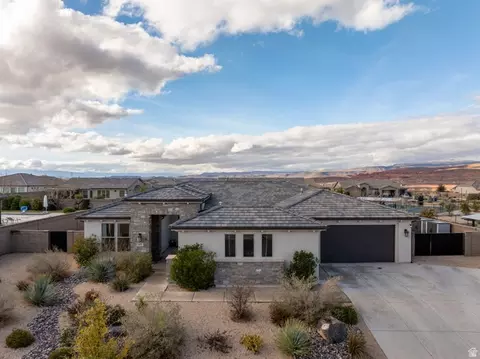 277 N Black Canyon Ave, Washington, UT 84780