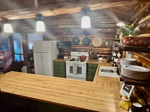 Kitchen - 260 E Jensen Trl, Hatch, UT 84735 photo 2 of 2