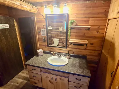 Bath - 260 E Jensen Trl, Hatch, UT 84735 photo 3 of 3