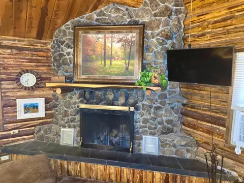 Living - 260 E Jensen Trl, Hatch, UT 84735 photo 2 of 3