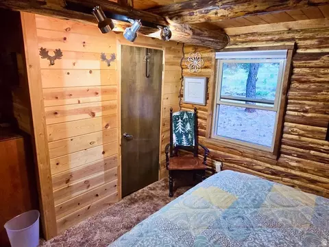 Bedroom - 260 E Jensen Trl, Hatch, UT 84735 photo 2 of 4