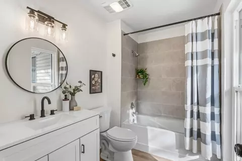 Bath - 1492 E Sandy Hills Dr, Sandy, UT 84093 photo 1 of 3