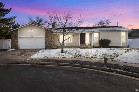 1492 E Sandy Hills Dr, Sandy, UT 84093