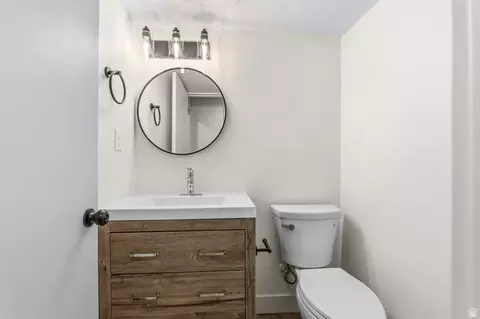 Bath - 1492 E Sandy Hills Dr, Sandy, UT 84093 photo 3 of 3