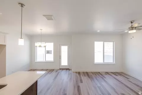 Living - 5281 S Acacia Dr #713, Mapleton, UT 84664 photo 2 of 2