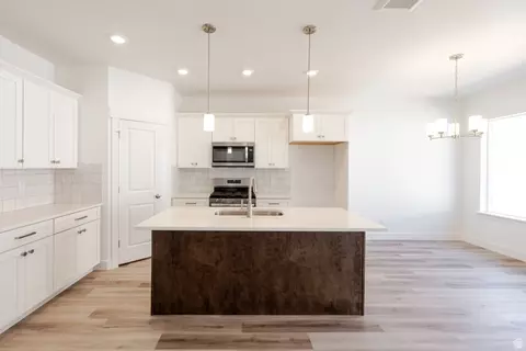 Kitchen - 5281 S Acacia Dr #713, Mapleton, UT 84664 photo 1 of 4