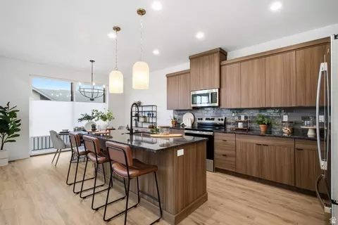189 E 210 N #8, North Salt Lake, UT 84054