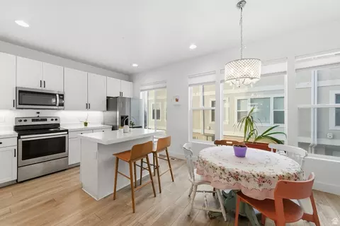 Kitchen - 4752 S Hillhouse Cv, Murray, UT 84107 photo 2 of 4