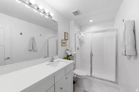 Bath - 4752 S Hillhouse Cv, Murray, UT 84107 photo 2 of 3