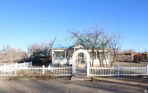 70 N 100 W, Hanksville, UT 84734